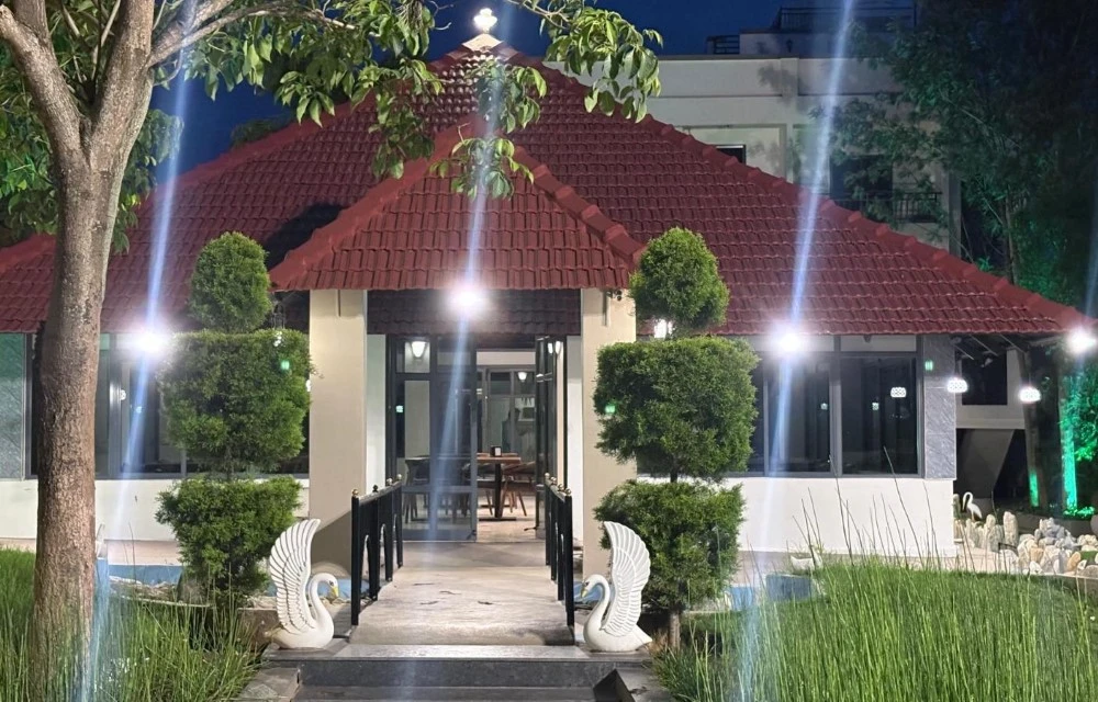 The Reef Lounge - Best Exterior Image